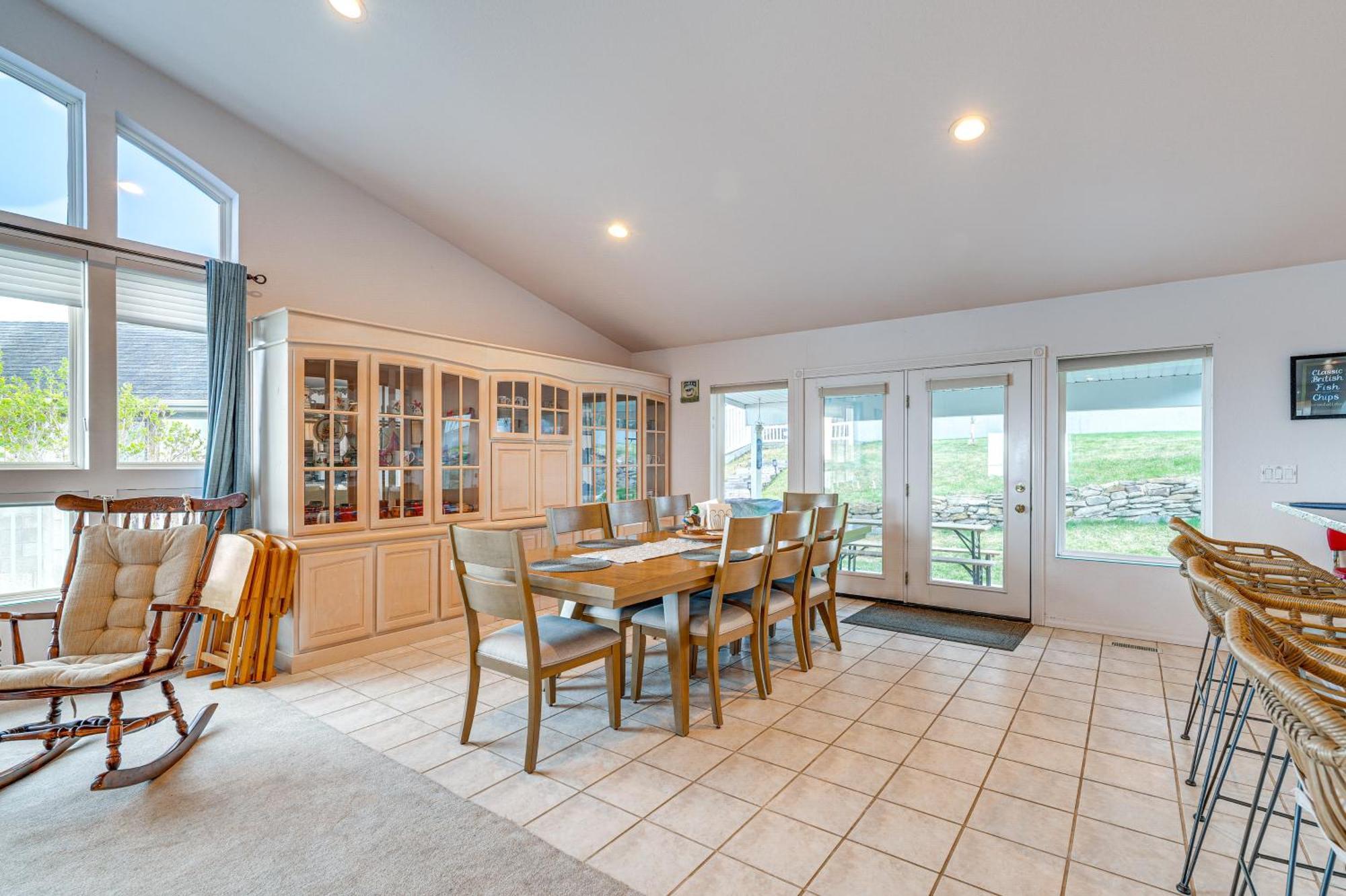Inviting Great Falls Home With Wraparound Deck! Exterior foto